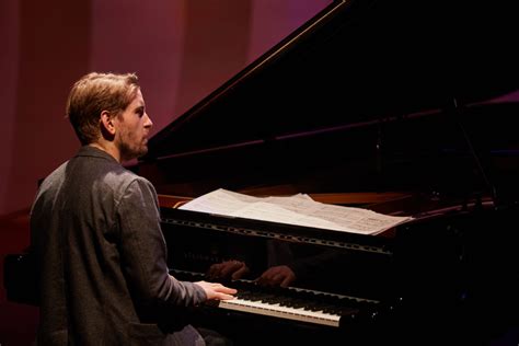 Der Kölner Pianist Pablo Held Türen öffnen Und Entdecken