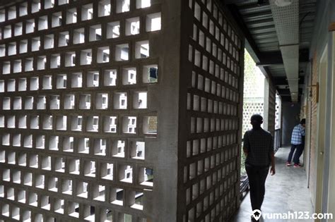 Seluruh beban bangunan disokong oleh fondasi. Mengenal Roster Beton Serta Fungsinya dalam Bangunan Rumah ...