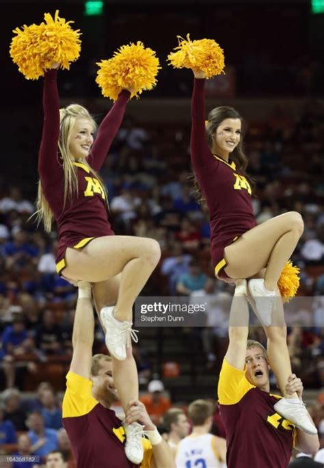 The Minnesota Golden Gophers Cheerleaders Photo By Stephen Dunn Getty Imagesrleade