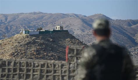 Pakistan Shuts Main Afghan Border Crossing After Mortar Fire