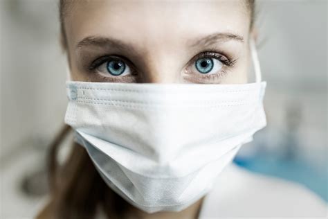 Of course if your mask doesn't fit properly you can always adjust it, or tie it in when buying your mask the first thing you need to decide is what sort you want. Doctors Told Not to Wear Makeup With Surgical Masks and ...