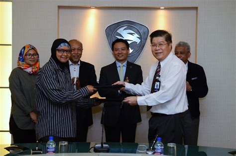 Logistics coordinator at new top win corporation sdn. Motoring-Malaysia: More PROTON Dealers Are Upgrading Their ...