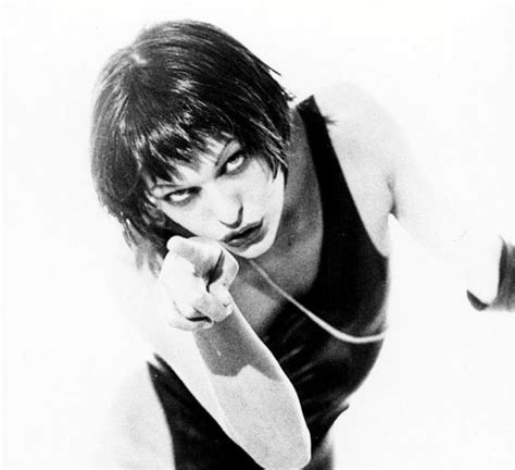 Sexy Pics From A 1997 Milla Jovovich Photo Shoot 15 Pics