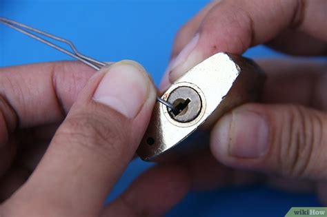 In this video i show you how to pick a lock with 2 paperclips it's pretty easy you just got to keep. Een slot openen met een paperclip - wikiHow