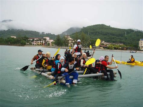 Halim menyenaraikan 2 pekerjaan disenaraikan pada profil mereka. Wilderness Malaysia - Halim Mazmin Group