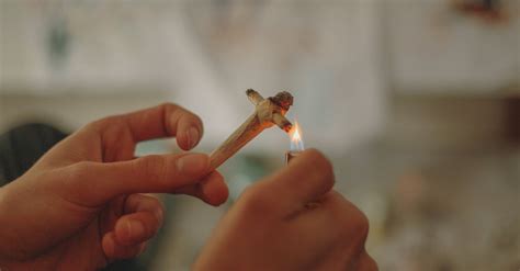 How To Roll The Perfect Cross Joint In 7 Easy Steps