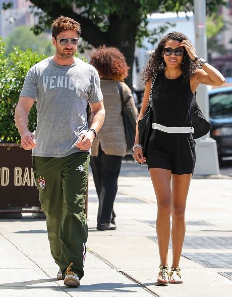 Gerard Butler Spotted On Date With Mystery Brunette In Nyc New Girlfriend Photos Celeb
