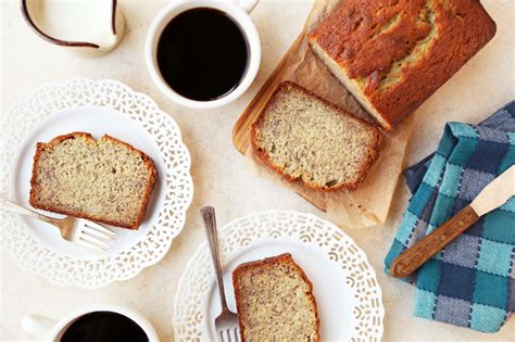 In a medium bowl, whisk together banana, melted butter, eggs, and vanilla. Paula Deen Banana Bread Recipe - Food.com | Recipe | Best ...