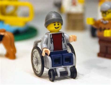 Conoce La Primera Figurita En Silla De Ruedas De Lego