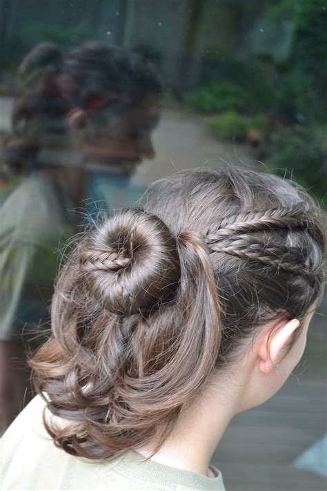 I wanted to share this with you all so that you can be in the know about this amazing hair trick. Cute up-do with a sock bun and trail of curls. :://RMB ...