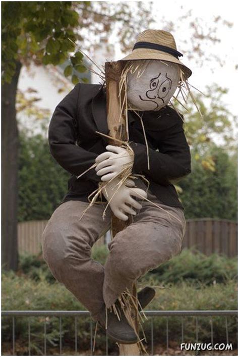34 Inspiring Garden Scarecrow Ideas In 2020 Scarecrows For Garden