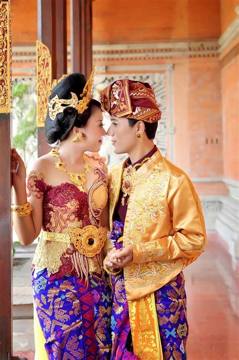 Dua orang yang menjadi model adalah klien kasan. Budaya Bali : foto pre wedding indoor & outdoor di Bali