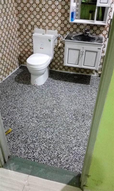 Nak cari tiles atau lantai yang sesuai, bolehlah ke kedai barang binaan rumah, ada sebenarnya. Lantai Bilik Air | Desainrumahid.com