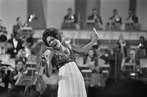 Remembering Nancy Wilson Singer With Dazzling Style One Detroit