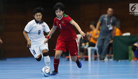 Klub milik orang indonesia rasakan kekalahan. PHOTO: Lawan Thailand, Tim Futsal Putri Indonesia Bermain ...
