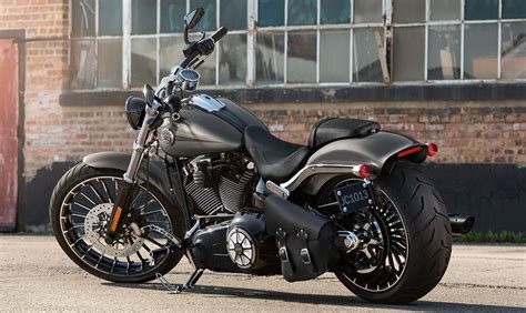 Harley davidson is on the offensive in india, again. Harley Davidson India launches ‪‎Softail‬ ‪‎Breakout‬, CVO ...