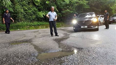 Majlis berbuka puasa bersama kdytm tengku mahkota pahang. TENGKU MAHKOTA PAHANG TEGUR JALAN TAPAH KE RINGLET | AKU ...