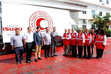 The malaysian red crescent society is an auxiliary to the government and a partner to several ministries including the ministry of women, family and community development. Isuzu Malaysia Donates Truck To Malaysian Red Crescent ...