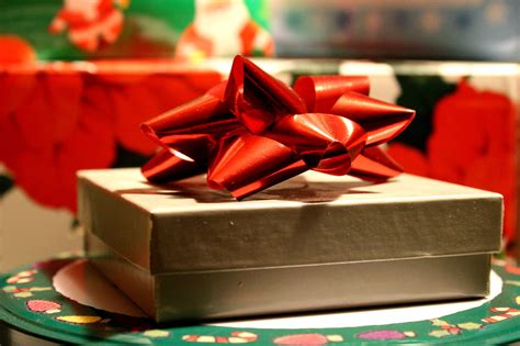 Перевод контекст for presents c английский на русский от reverso context: Free picture: Christmas present, gift, wrapping paper, box