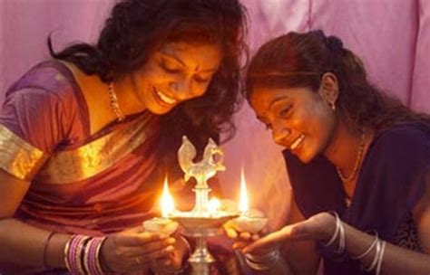 Deepavali is a celebration observed by those practicing the hindu faith and in malaysia, it is often celebrated in the fourth half of the year. Perayaan-perayaan Di Malaysia: Deepavali