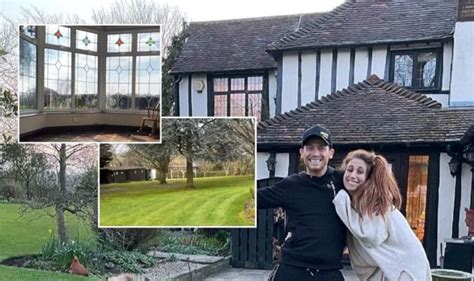 Pickle cottage essex situated on a no through road, pickles cottage … baca selengkapnya pickle cottage essex : Stacey Solomon's Pickle Cottage: Inside star's new Essex mansion as fans rush to rightmove ...