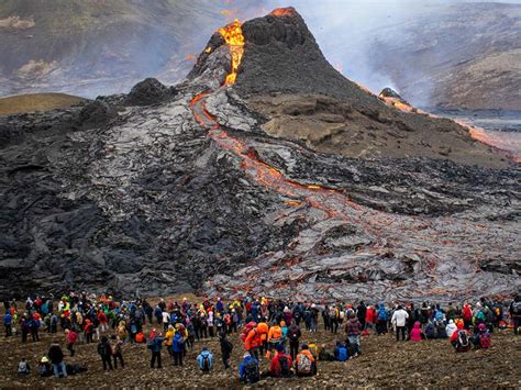 Photos Thousands Flock To Icelands Erupting Volcano News Photos