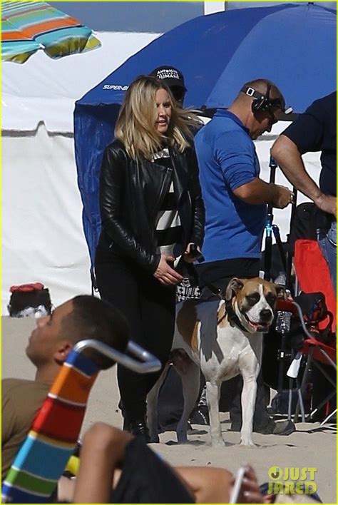 Kristen Bell Films A Veronica Mars Scene At The Beach Photo 4181337