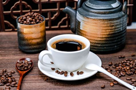 향기로운 블랙 커피 한 잔의 실내 사진 배경 및 무료 다운로드를위한 그림 Pngtree