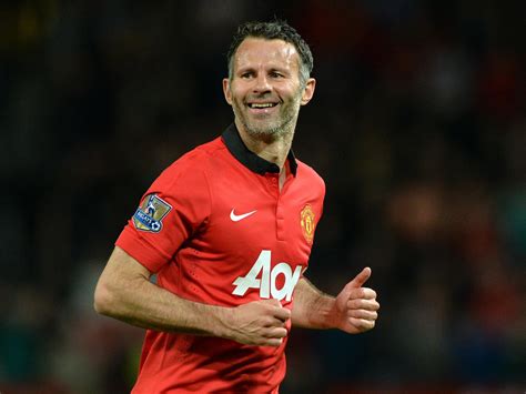 He played his entire professional career for manchester united. Manchester United one-club man Ryan Giggs receives award from Athletic Bilbao | The Independent ...