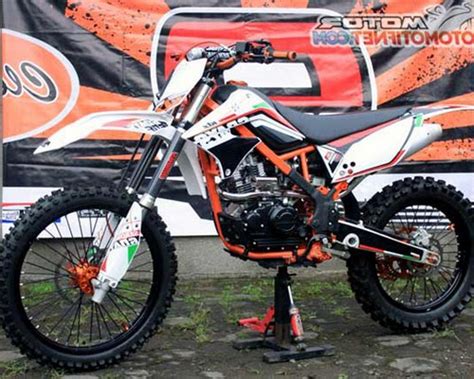 Anda cukup memberikan sedikit sentuhan modifikasi maka tunggangan anda akan memiliki tampilan lebih mantap lagi. Modifikasi klx 150 supermoto motor kawasaki buat adventure racing trail terbaru 2018