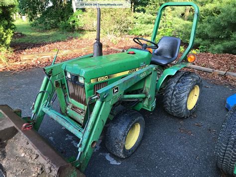 John Deere 650 W Loader