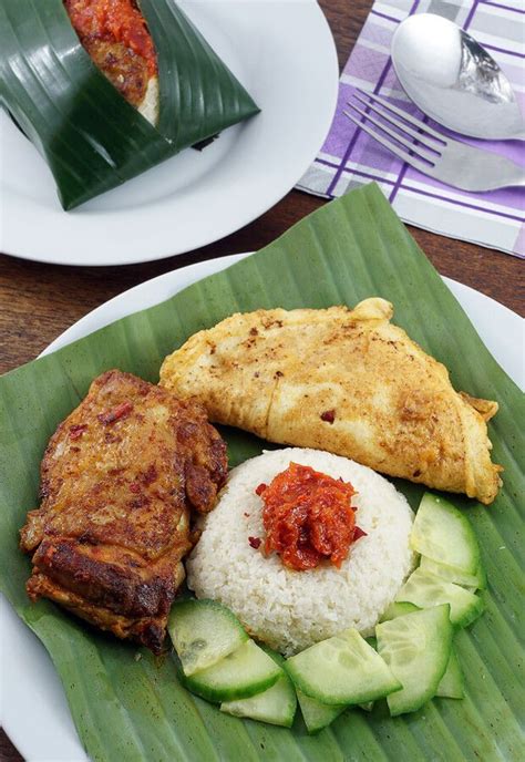 The 2017 world's best street food has awarded line clear nasi kandar penang as the 9th best street food in the world. Ketogenic Nasi Lemak | Recipe | Nasi lemak, Food recipes ...
