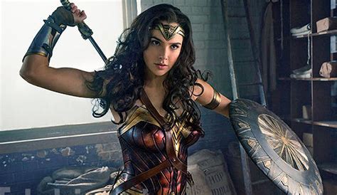 ‘wonder woman gives gal gadot a wicked new weapon as lynda carter defends the female superhero