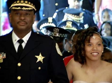 Chicago Police Escort Girls Without Fathers To Daddy Daughter Dance Beliefnet