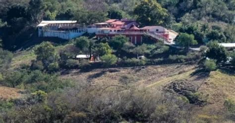 La Casa Rosa Así Es La Mansión Que “el Chapo” Guzmán Construyó Para Su Madre Consuelo Loera