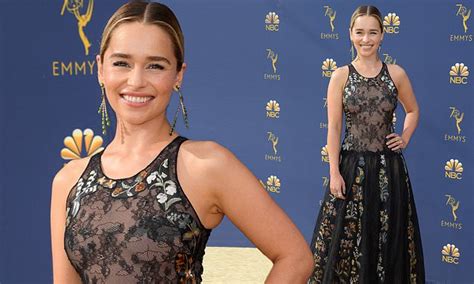 Emmy Awards Emilia Clarke Braless In Revealing Lace Gown Daily Mail Online