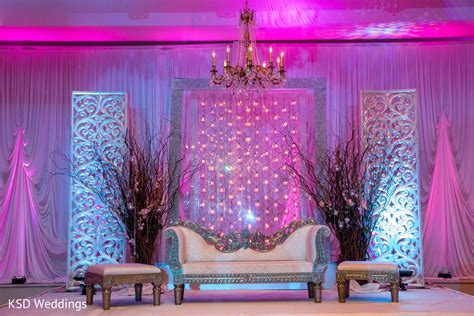 A great wedding stage decoration can add that extra dose of glitz & glamour to your wedding. Reception | Photo 47446
