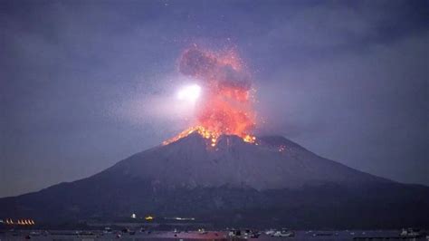 Videos Of Japans Sakurajima Volcano Eruption Go Viral On The Internet
