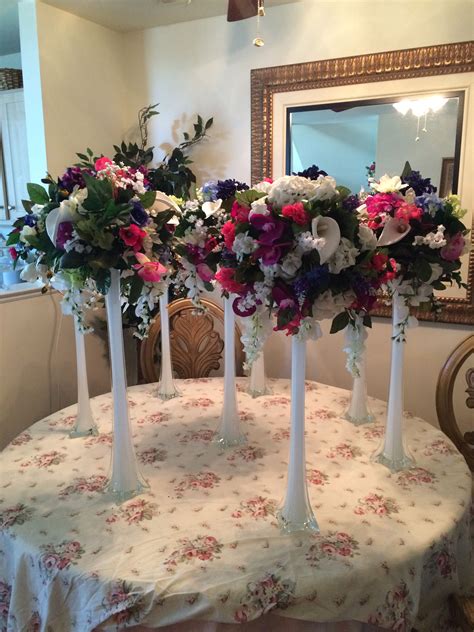 Pin By Mirta Mosley On Floral Arrangements Glass Vase Wedding Centerpieces Eiffel Tower Vases