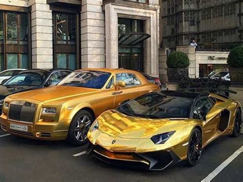 Gold Car दुबईच्या शेखसाठी सोन्याची गाडी कोण बनवते त्यासाठी किती