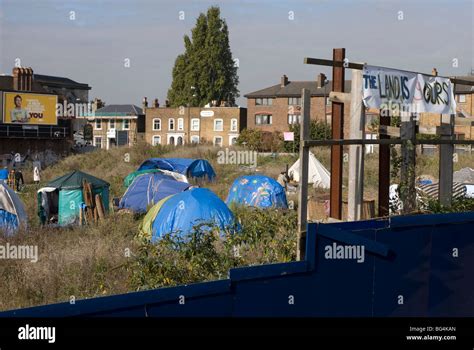 Eco Camp Near Kew Bridge West London Uk Stock Photo Alamy