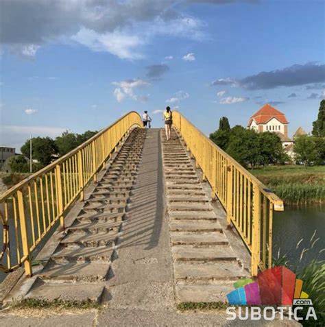 Pešački Most Iz Jovana Mikića Preko Pruge Pištaljka 13879