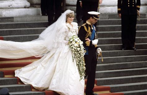 The Mystery Of Princess Dianas Backup Wedding Dress Readers Digest