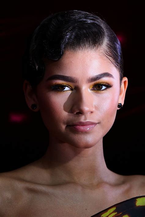 Zendaya Wears Ss18 Moschino Butterfly Gown For The Greatest Showman