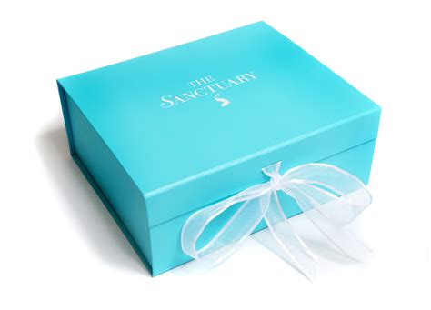On special events and occasions, marvelously designed we use finest inks and materials to give you best of quality for your gift boxes. Turquoise folding gift box with white logo and organza ...