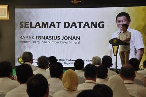 Sebuah slogan pemerintah untuk membanguan kesadaran bagi warga masyarakat untuk giat dalam pengrusan akta. Direktorat Jenderal EBTKE - Kementerian ESDM