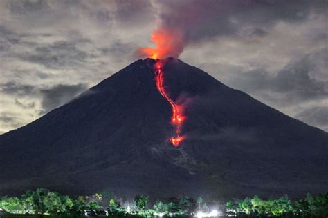 Erupsi Gunung Semeru Pakar Gunung Api Unpad Soroti Sistem Peringatan Dini