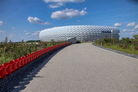 Allianz arena the allianz arena is a football stadium in the north of munich, bavaria, germany. UEFA Euro 2021 in der Allianz Arena: Fußball EM 2021 in ...