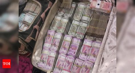 Rs 25 Crore In Unaccounted Cash Found In 39 Locker Delhi News Times
