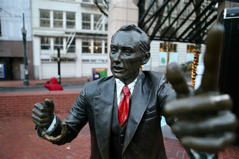 Portlands ‘umbrella Man Statue Vandalized Umbrella Removed For Repairs